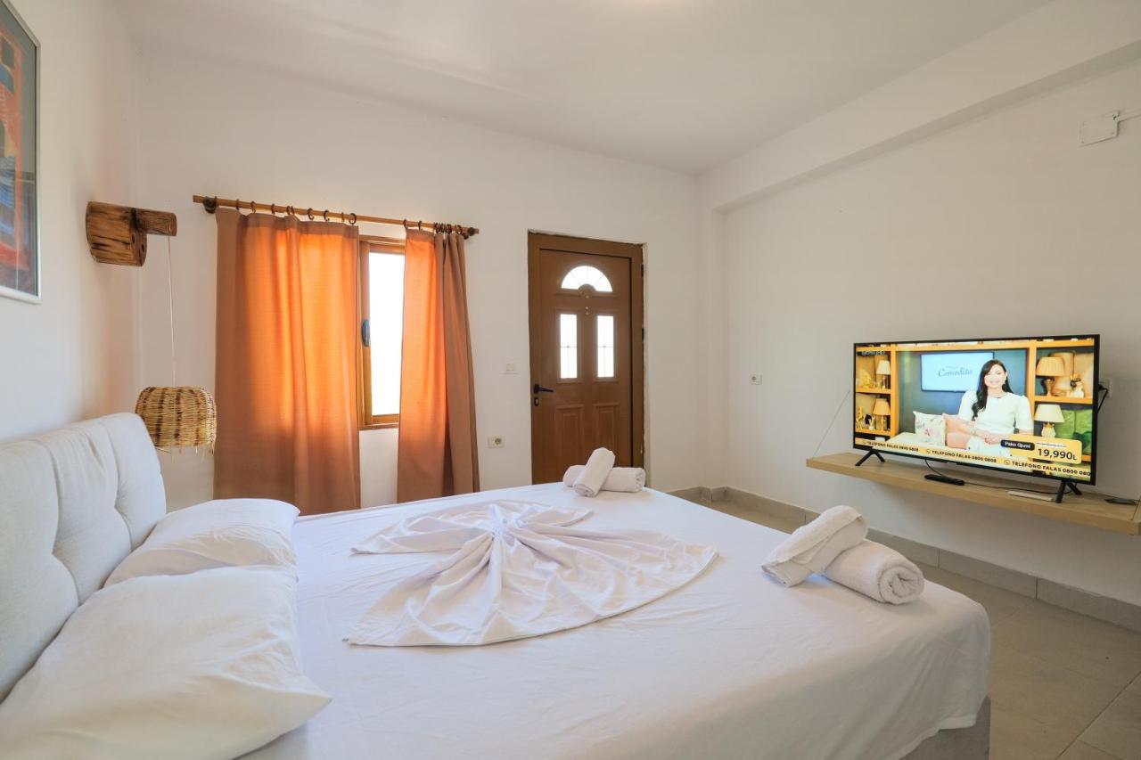 Garden Villa Lake Side & Glamping Ksamil Eksteriør billede