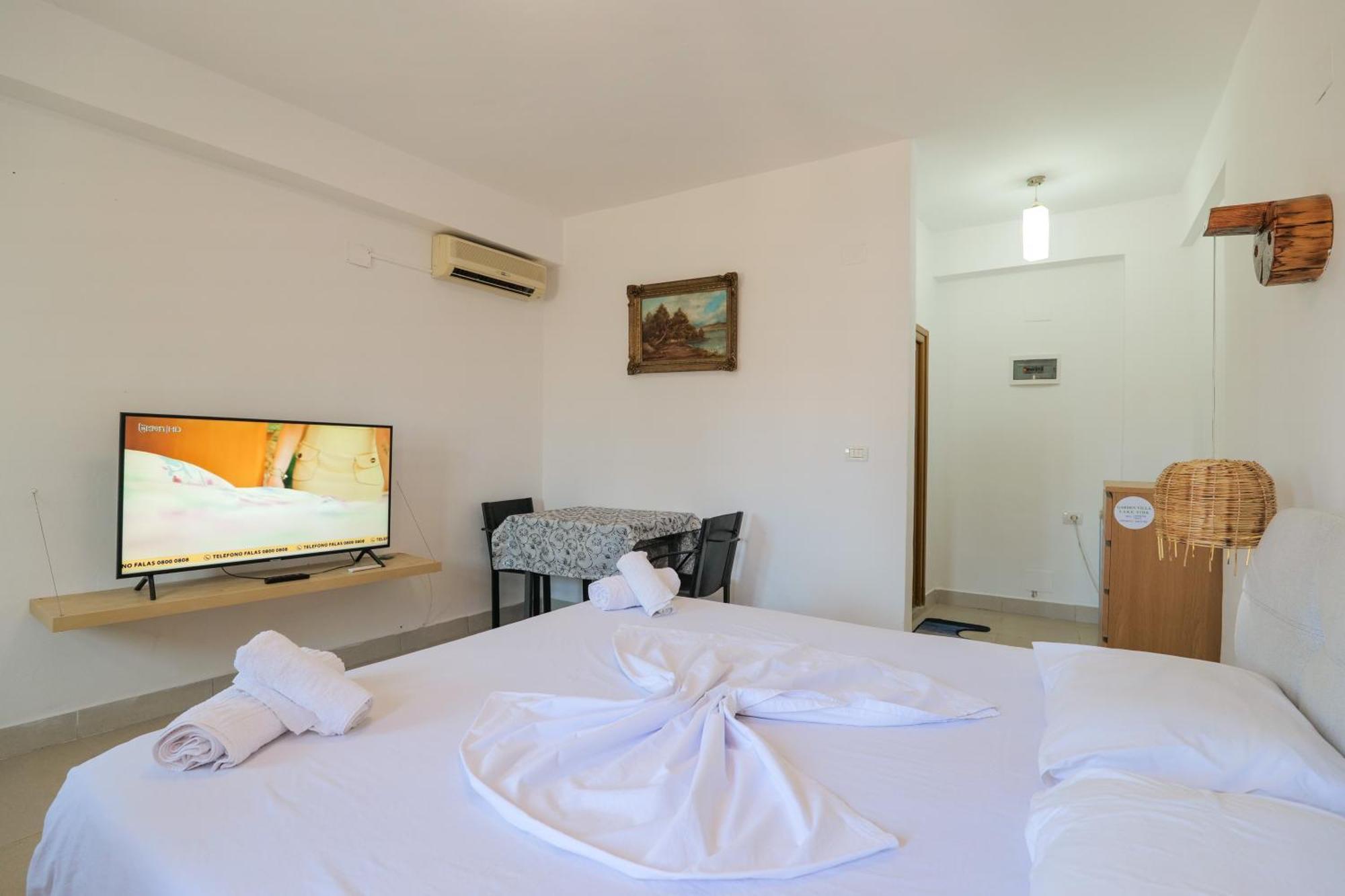 Garden Villa Lake Side & Glamping Ksamil Eksteriør billede