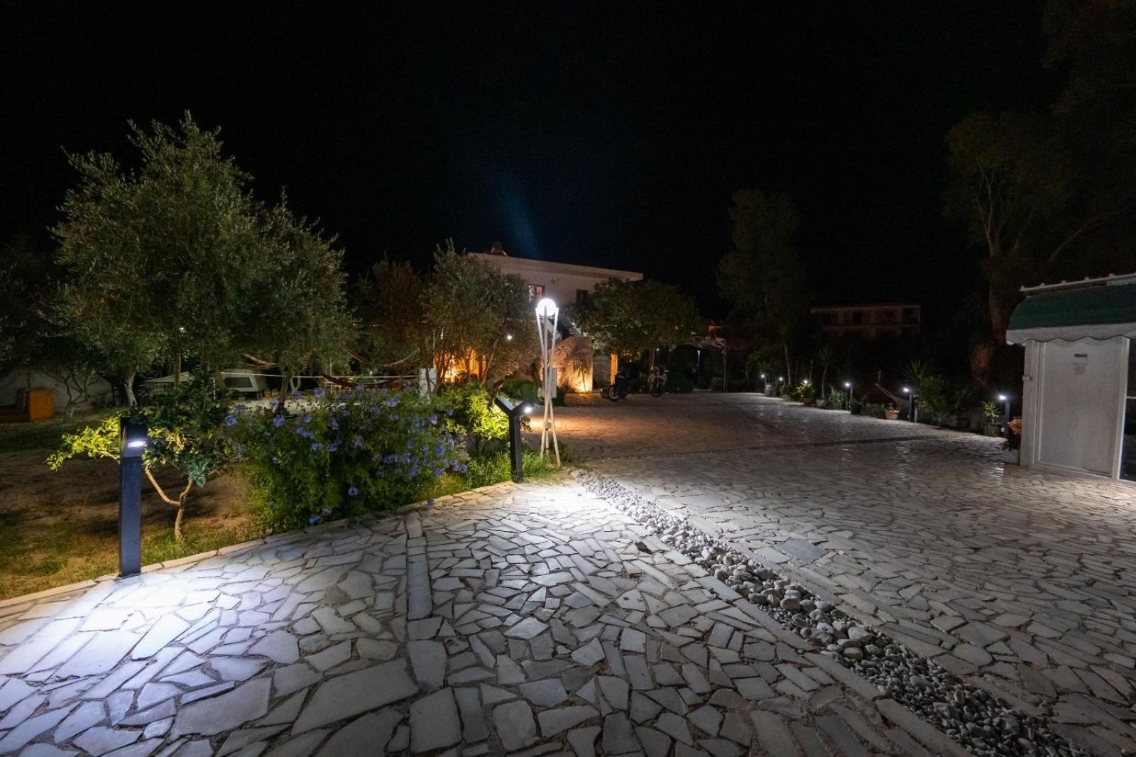 Garden Villa Lake Side & Glamping Ksamil Eksteriør billede