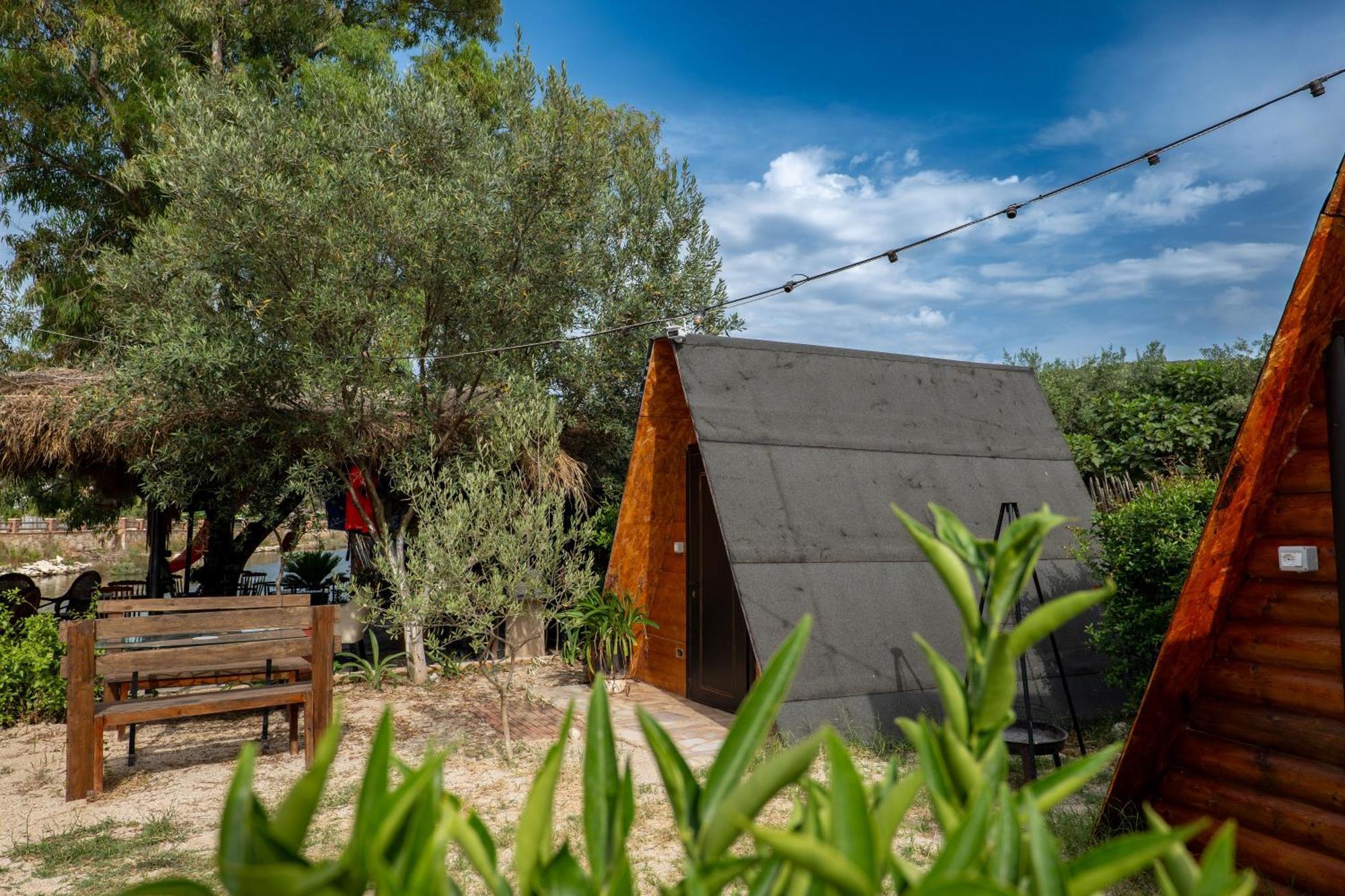 Garden Villa Lake Side & Glamping Ksamil Eksteriør billede