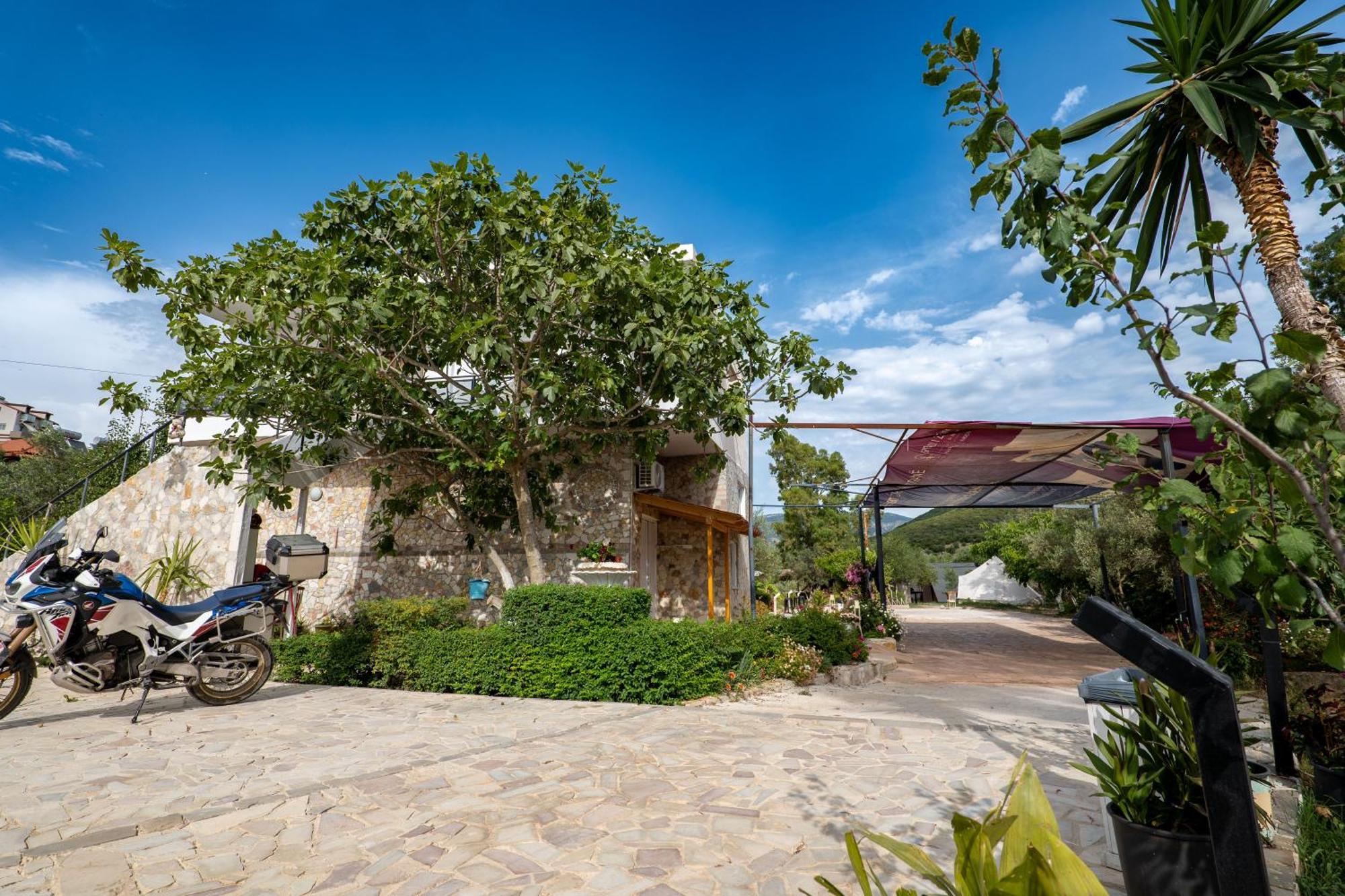 Garden Villa Lake Side & Glamping Ksamil Eksteriør billede