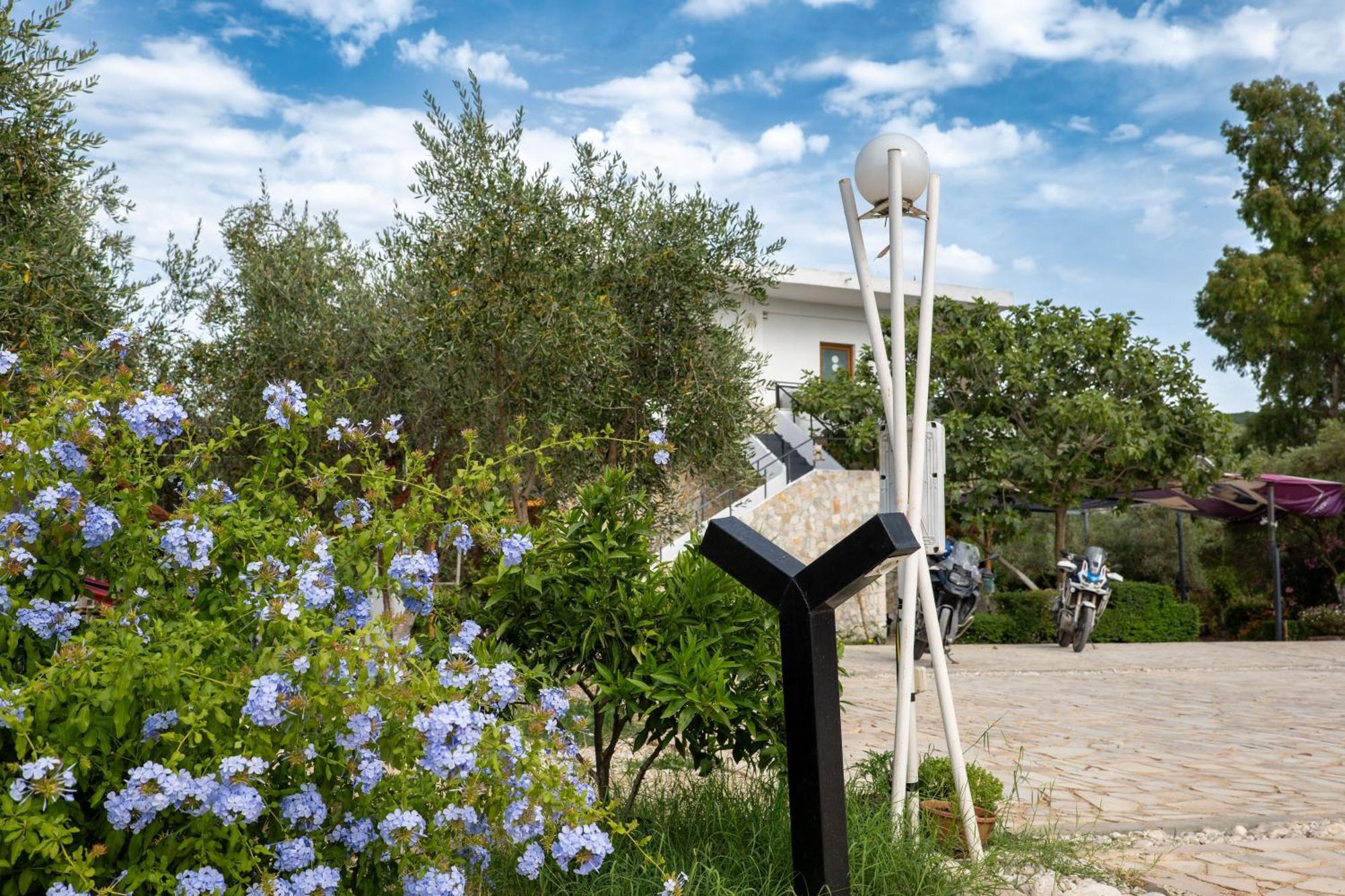 Garden Villa Lake Side & Glamping Ksamil Eksteriør billede