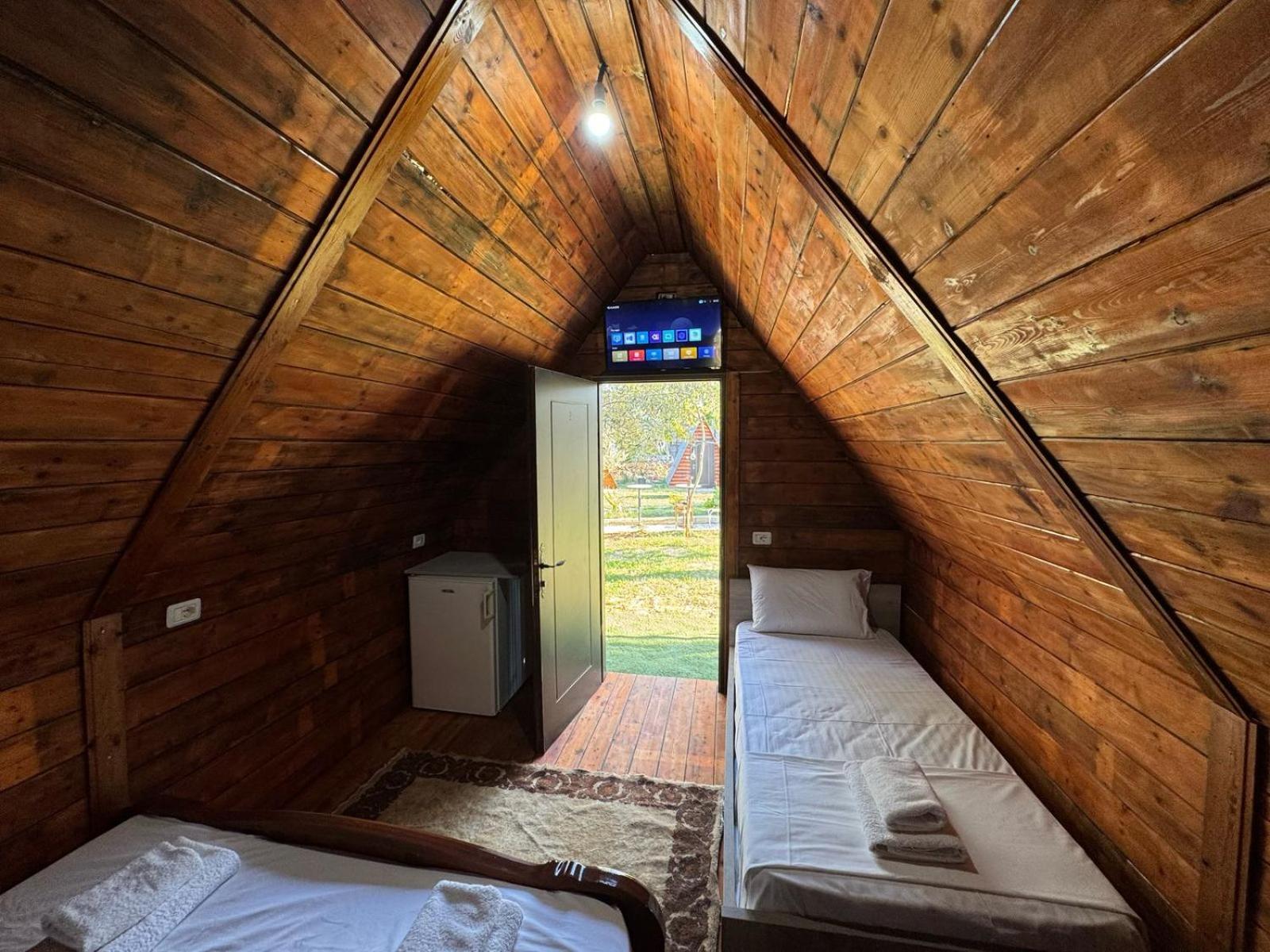 Garden Villa Lake Side & Glamping Ksamil Eksteriør billede